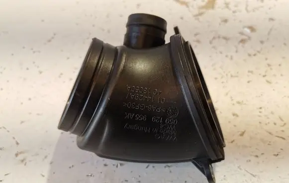 Audi Q7 4M Turbo air intake inlet pipe/hose 059129955AK