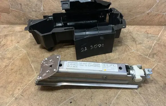 Mercedes-Benz E W212 Lift Jack A2125800118
