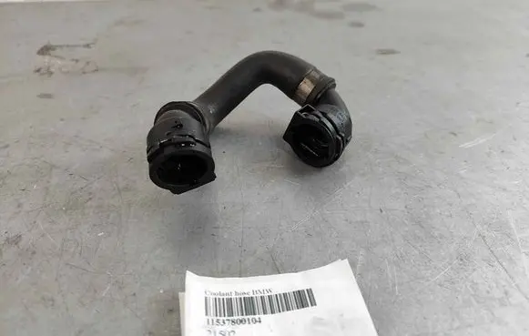Engine coolant pipe/hose