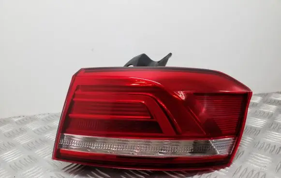 Volkswagen PASSAT B8 Rear/tail lights 3G9945312