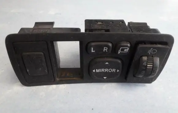 Toyota Avensis T250 Wing mirror switch 183575