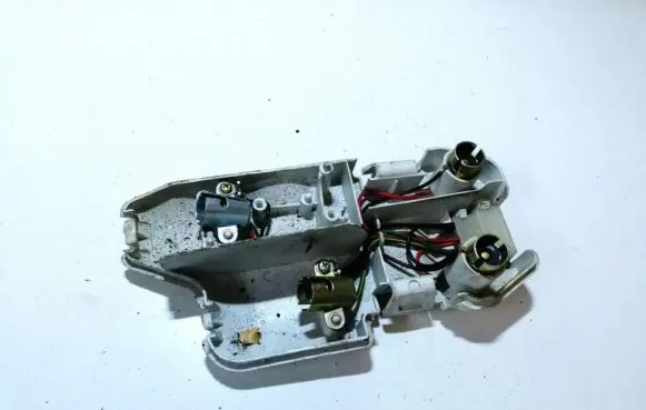 Mazda 626 Tail light bulb cover holder 0431339l
