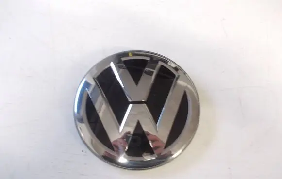 Volkswagen Golf VII Manufacturer badge logo/emblem 3G0853601A