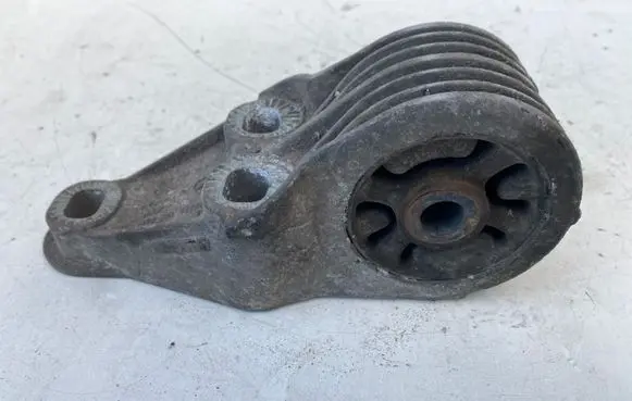 Audi A6 S6 C5 4B Engine mount bracket