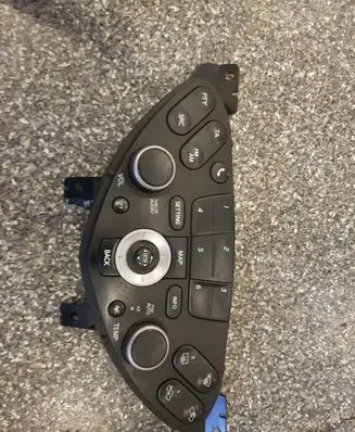 Head unit multimedia control