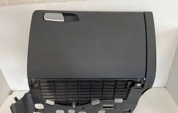 Glove box