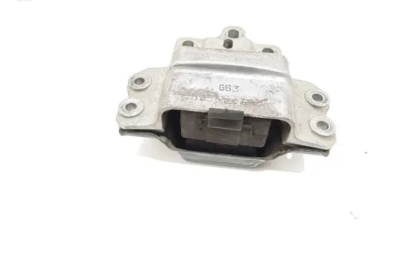 Volkswagen PASSAT B6 Engine mount bracket 3C0199555