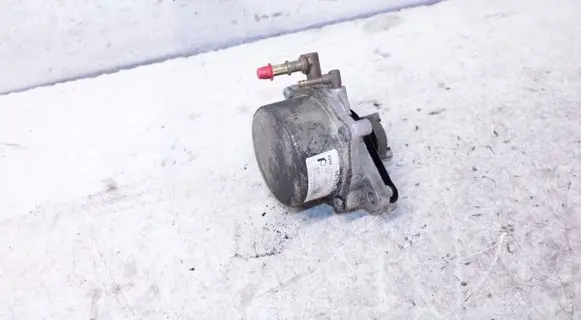 Opel Astra J Vacuum pump 55193232