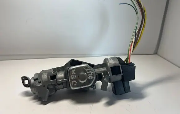 Land Rover Discovery 3 - LR3 Ignition lock 3M513F880AD SL35