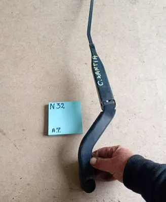 Citroen Xantia Front wiper blade arm 565899889
