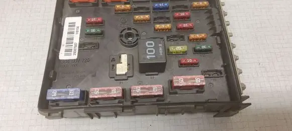 Volkswagen PASSAT B6 Fuse module 3C0937125 63592777