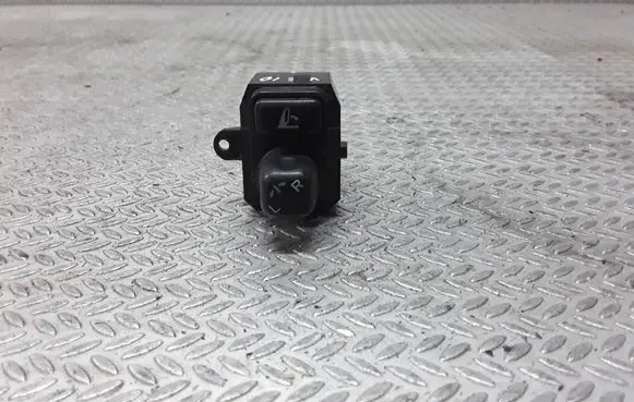 Wing mirror switch