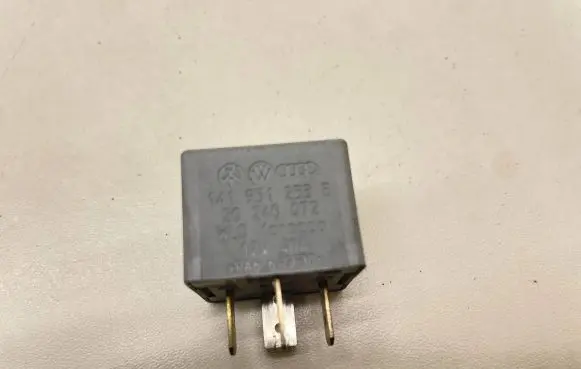 Audi A6 S6 C5 4B Other relay 141951253B 20240072