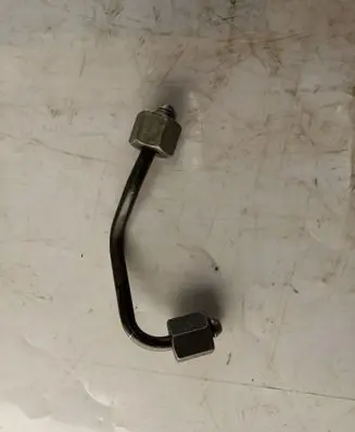 Jeep Grand Cherokee (WK) Fuel injector supply line/pipe 061005W3