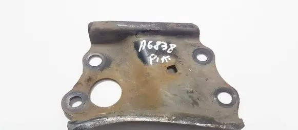 Toyota Avensis T270 Engine mounting bracket