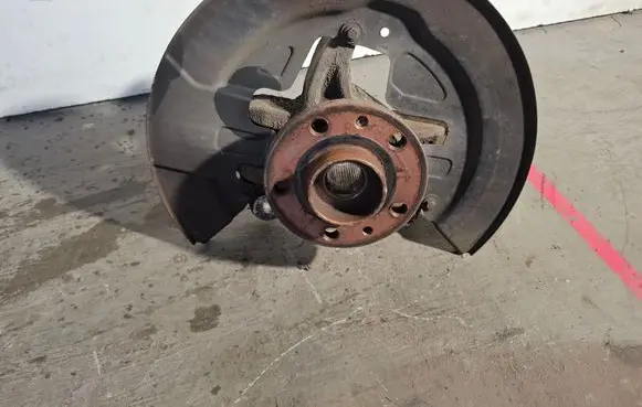 Volvo V60 Front wheel hub 6G913K170