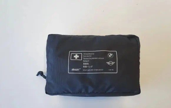 BMW 5 G30 G31 G38 First aid kit 7261178