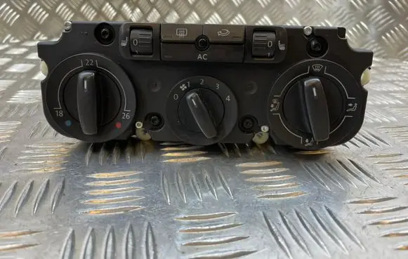 Volkswagen PASSAT B6 Climate control unit