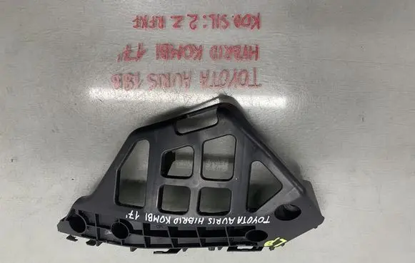 Toyota Auris E180 Front bumper mounting bracket 1111