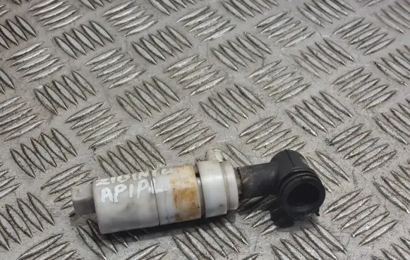 KIA Sorento Headlight washer pump 
