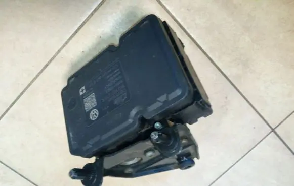 Volkswagen Golf VI ABS Pump 1K0907379BJ 1K0614517DE NE55818