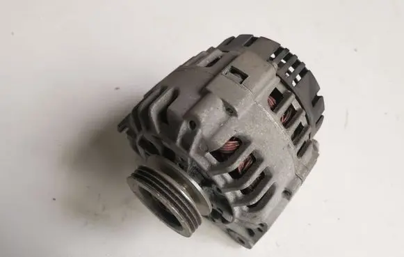 Dacia Sandero Generator/alternator 8200660044A 2543553B 309003944
