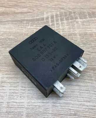 Audi A4 S4 B5 8D Light relay 8D0907701A EA4