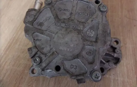 Audi A4 S4 B8 8K Vacuum pump 03L145100