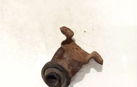 Nissan Pixo Radiator mount bracket 