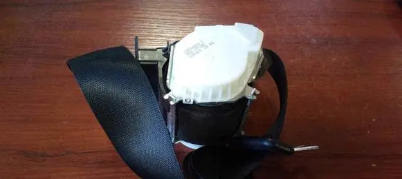BMW 1 E81 E87 Front seatbelt 33059849C