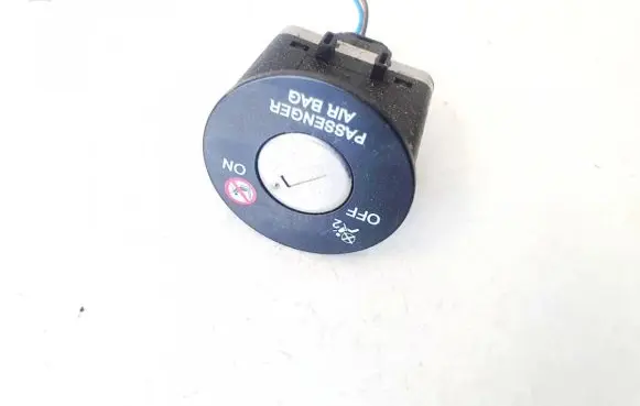 Hyundai i30 Passenger airbag on/off switch 