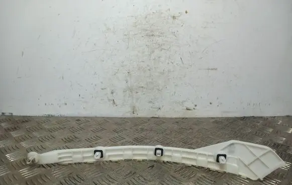 Rear bumper mounting bracket