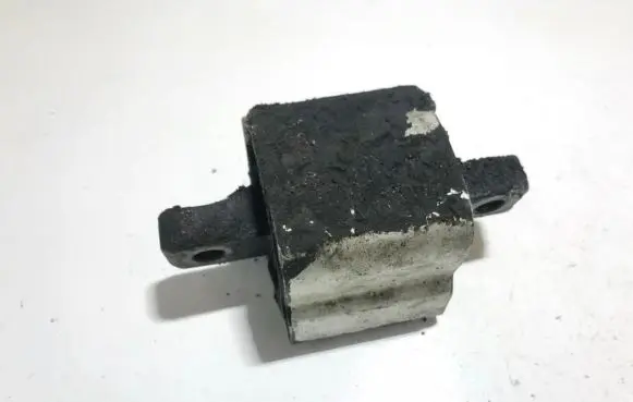 Mercedes-Benz C W203 Engine mount bracket