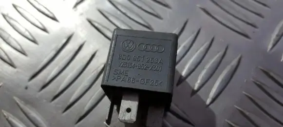 Volkswagen PASSAT B5.5 Other relay 8d0951253a v23134-b52-x301