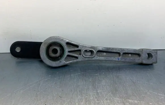 Volkswagen Tiguan Engine mount bracket 3C0199855