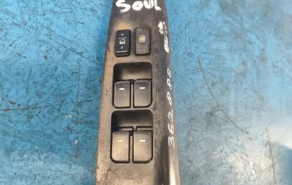 KIA Soul Electric window control switch 935702K010