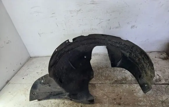 Front wheel arch liner splash guards