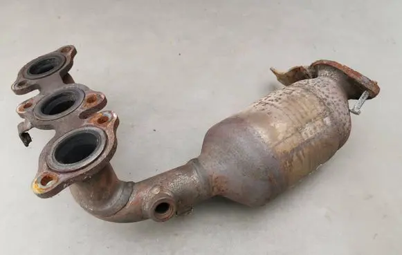 Lexus RX 330 - 350 - 400H Exhaust manifold L20220