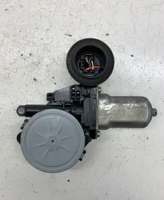 Lexus IS 220D-250-350 Front door window regulator motor 8571058010 0620401760