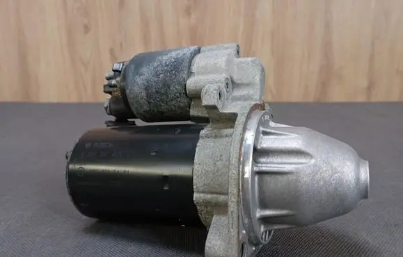 Mercedes-Benz SLK R170 Starter motor 0051513401 A0051513401 0001107403