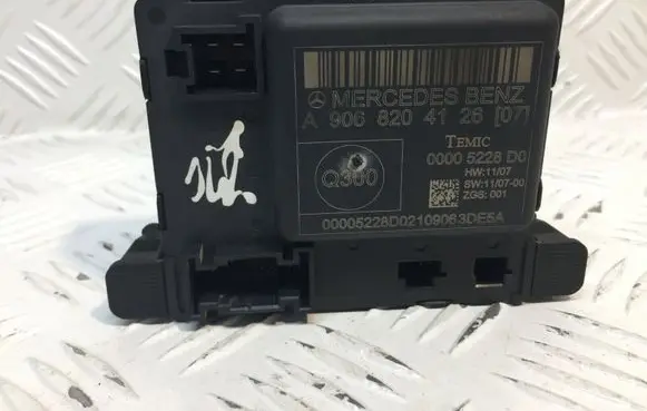 Mercedes-Benz Sprinter W901 W902 W903 W904 Door control unit/module A9068204126