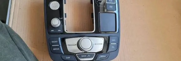 Head unit multimedia control
