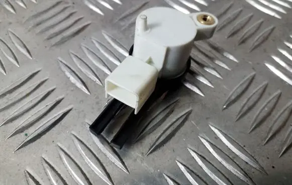 Opel Mokka Brake pedal sensor switch 13589103