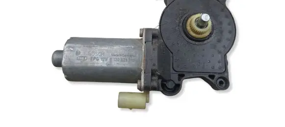 BMW 3 E46 Front door window regulator motor 0130821717