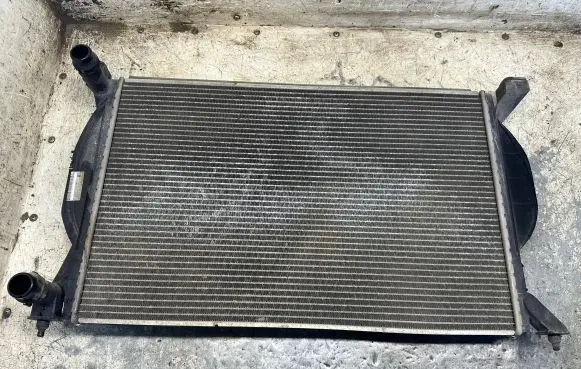 Audi A4 S4 B6 8E 8H Coolant radiator
