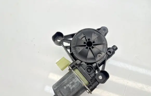 Volkswagen Golf VIII Front door window regulator motor 5Q0959802A