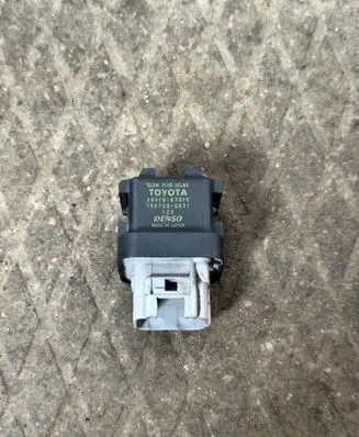 Toyota Avensis T250 Glow plug pre-heat relay 2861067010 1567000671