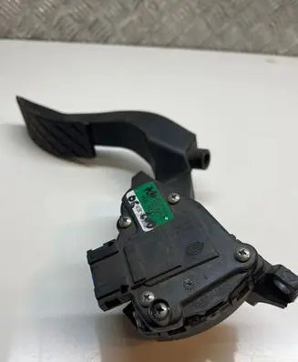 Audi A4 S4 B7 8E 8H Accelerator throttle pedal 8E1721523C