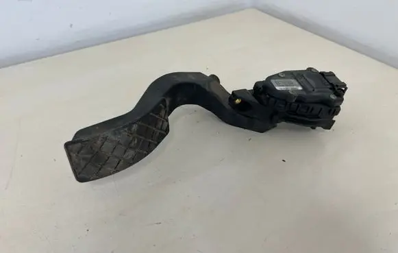 Audi A6 S6 C5 4B Accelerator throttle pedal 8D1721523