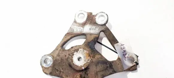 Honda Civic Engine mounting bracket